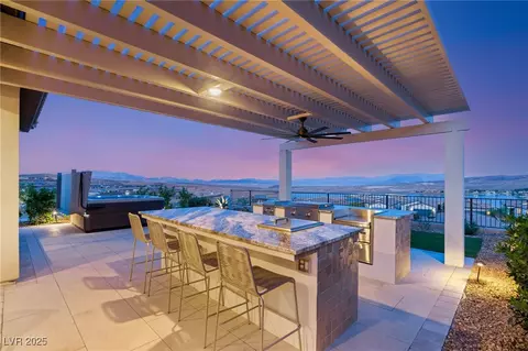 46 Lake Bluff Ct, Henderson, NV 89011