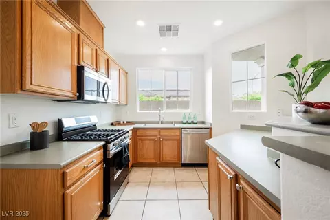 32 Hudson Canyon St #2, Henderson, NV 89012