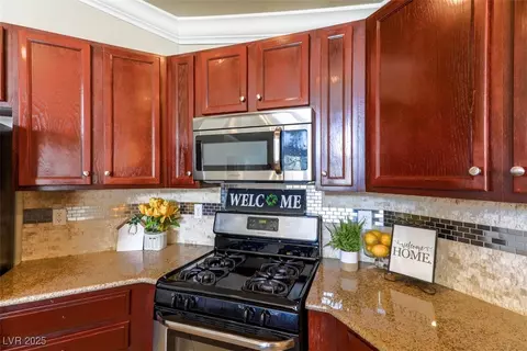 5828 Autumn Damask St, North Las Vegas, NV 89081
