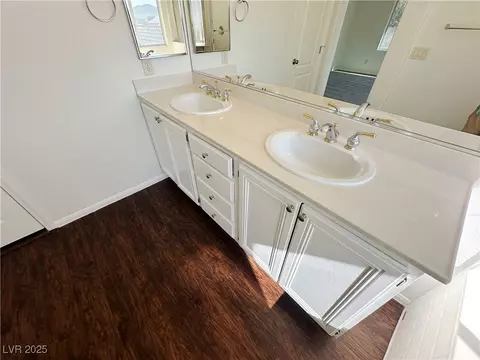 Bath - 181 Ruby Ridge Ave, Henderson, NV 89002 photo 8 of 9