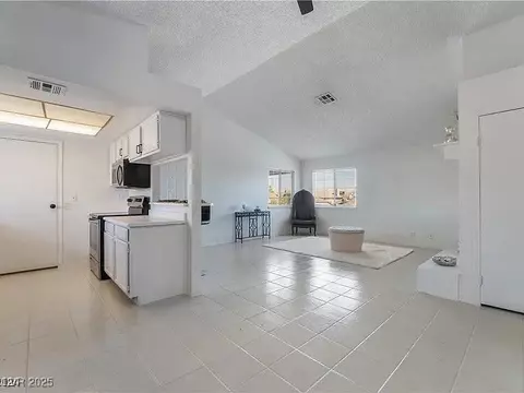 5841 Medallion Dr #202, Las Vegas, NV 89122