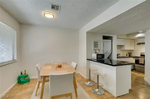 5725 Smoke Ranch Rd #A, Las Vegas, NV 89108