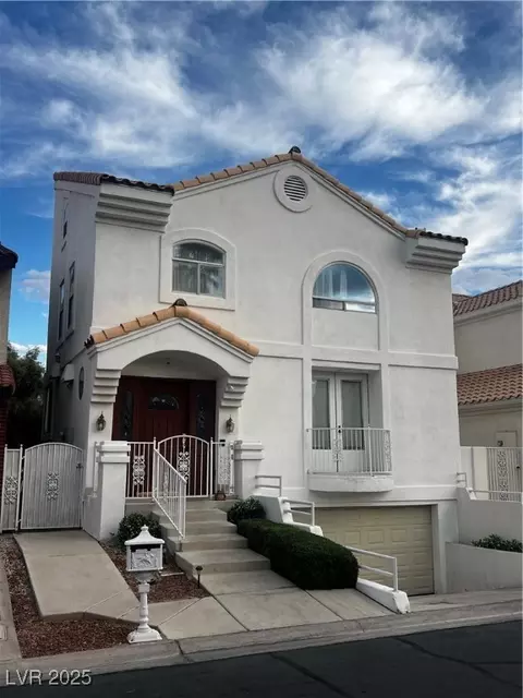 2857 Queens Courtyard Dr, Las Vegas, NV 89109