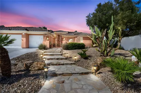 8216 W Hammer Ln, Las Vegas, NV 89149