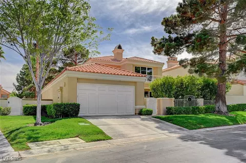 8221 Crow Valley Ln, Las Vegas, NV 89113