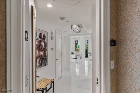 2857 Paradise Rd #305, Las Vegas, NV 89109