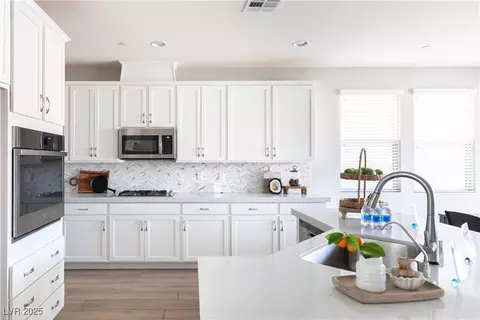16 Cresta Villa Ct, Henderson, NV 89011