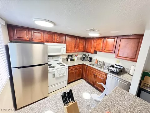5220 Indian River Dr #277, Las Vegas, NV 89103