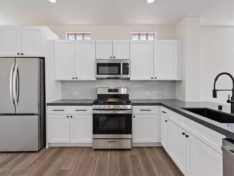 2323 Desert Fox Dr, Henderson, NV 89052