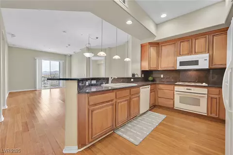62 E Serene Ave #428, Las Vegas, NV 89123