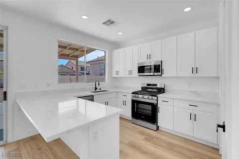 8725 Russet Hills Ct, Las Vegas, NV 89147
