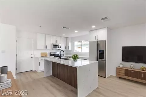 2368 Winterwood Blvd, Las Vegas, NV 89142