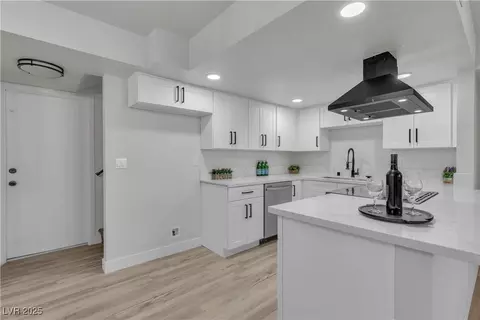 2461 Old Forge Ln #103, Las Vegas, NV 89121