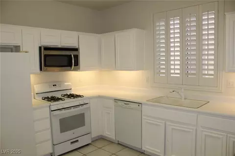 2013 Capestone St, Las Vegas, NV 89134 photo 10