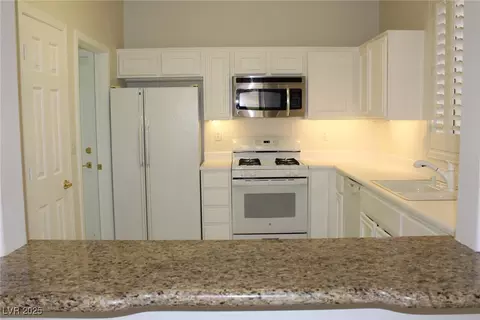 2013 Capestone St, Las Vegas, NV 89134 photo 9