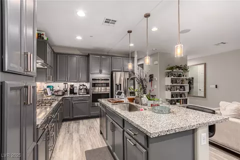 Kitchen - 39 Castleton Tower Ct, Henderson, NV 89011 photo 4 of 4