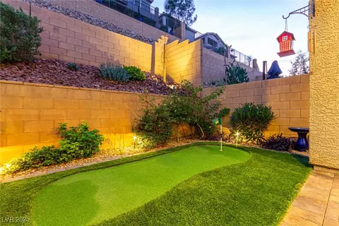 Exterior - 39 Castleton Tower Ct, Henderson, NV 89011 photo 7 of 8