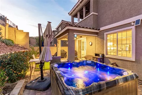 Exterior - 39 Castleton Tower Ct, Henderson, NV 89011 photo 6 of 8