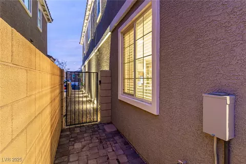 Exterior - 39 Castleton Tower Ct, Henderson, NV 89011 photo 8 of 8