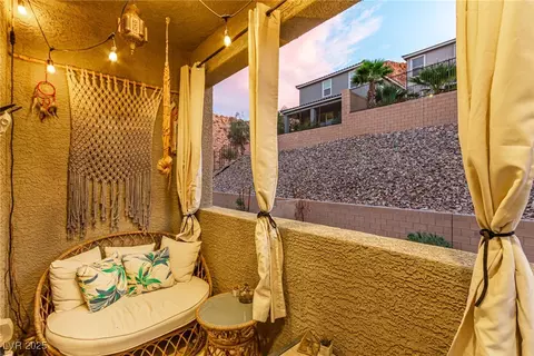 Exterior - 39 Castleton Tower Ct, Henderson, NV 89011 photo 3 of 8