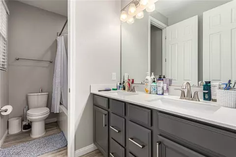 Bath - 39 Castleton Tower Ct, Henderson, NV 89011 photo 3 of 4