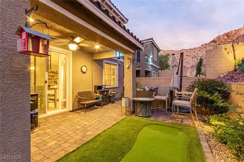 Exterior - 39 Castleton Tower Ct, Henderson, NV 89011 photo 4 of 8
