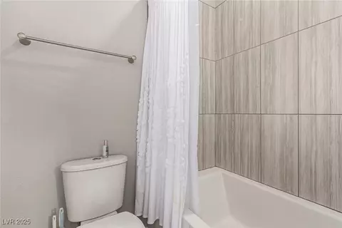Bath - 39 Castleton Tower Ct, Henderson, NV 89011 photo 4 of 4