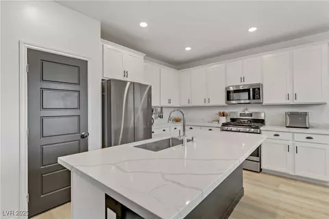 7122 Red Gulch St, North Las Vegas, NV 89084