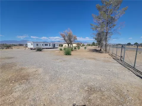 1820 E Pluto St, Pahrump, NV 89048 photo 2