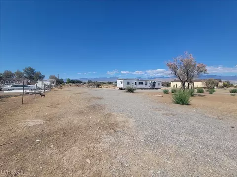 1820 E Pluto St, Pahrump, NV 89048