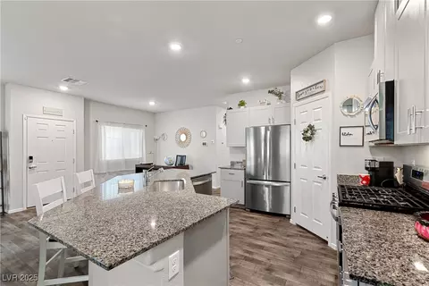4650 Ridgeley Ave #103, North Las Vegas, NV 89084