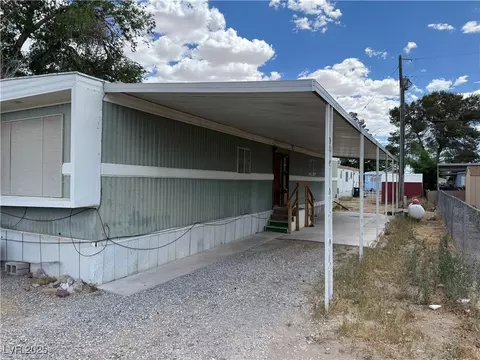 201 W Comstock Cir, Pahrump, NV 89048