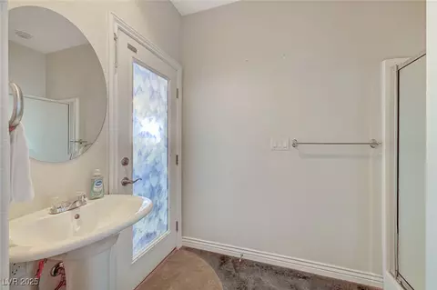 Bath - 1420 Logandale Dr, Logandale, NV 89021 photo 1 of 5