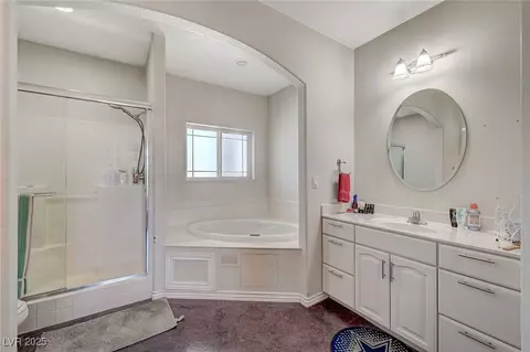 Bath - 1420 Logandale Dr, Logandale, NV 89021 photo 4 of 5