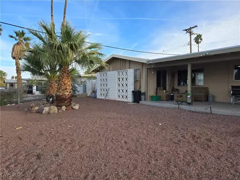 1389 Pawnee Dr, Las Vegas, NV 89169