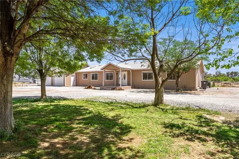 581 W Betty Ave, Pahrump, NV 89060