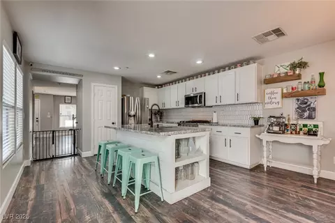 680 Moonlight Stroll St, Henderson, NV 89002