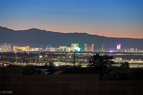392 Waterwheel Falls Dr, Henderson, NV 89015