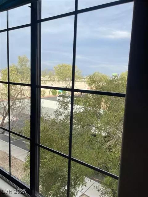 2151 Hussium Hills St #207, Las Vegas, NV 89108