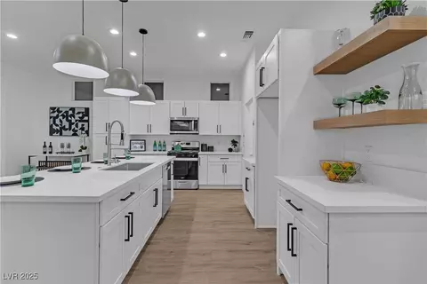 10801 Clarion Ln, Las Vegas, NV 89134