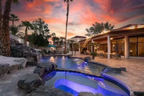 2101 Diamond Bar Dr, Las Vegas, NV 89117