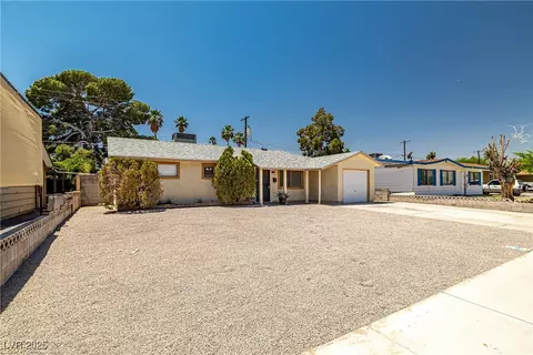 5817 Glen Eagles Ln, Las Vegas, NV 89108
