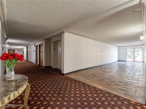 725 N Royal Crest Cir #228, Las Vegas, NV 89169