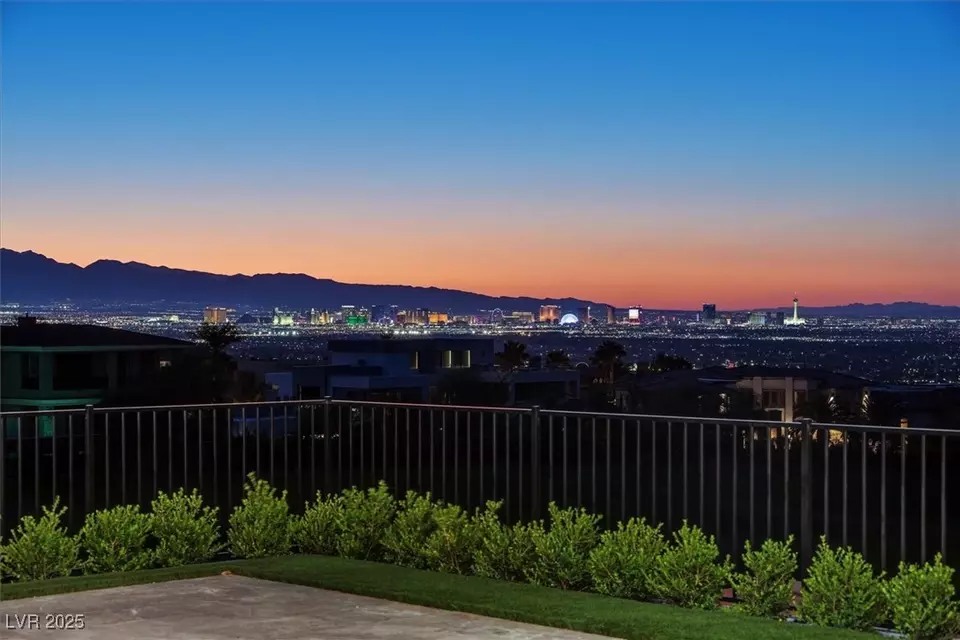 View/Area - 641 Majestic Rim Dr, Henderson, NV 89012 photo 2 of 2