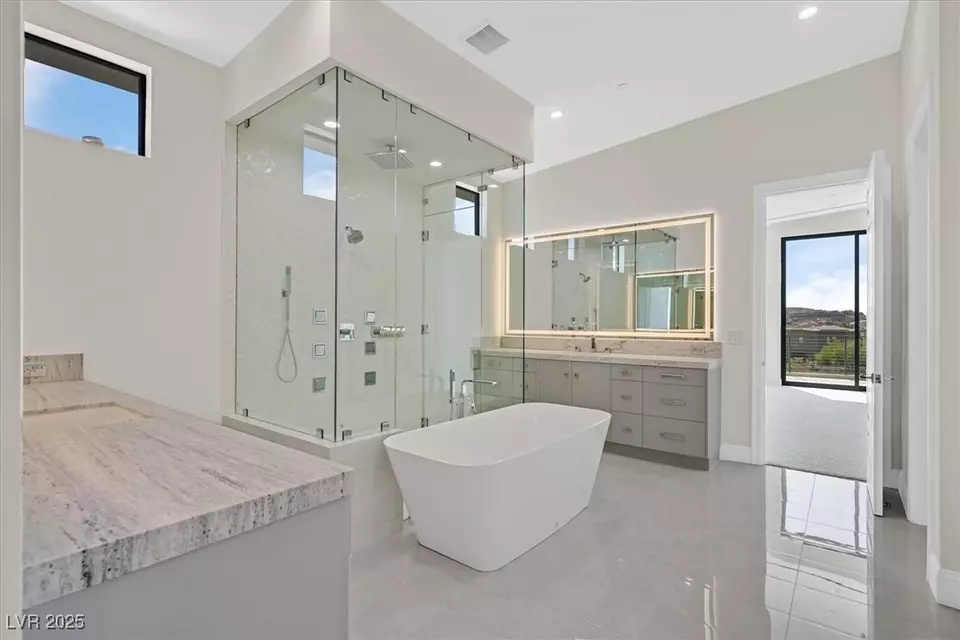 Bath - 641 Majestic Rim Dr, Henderson, NV 89012 photo 1 of 2