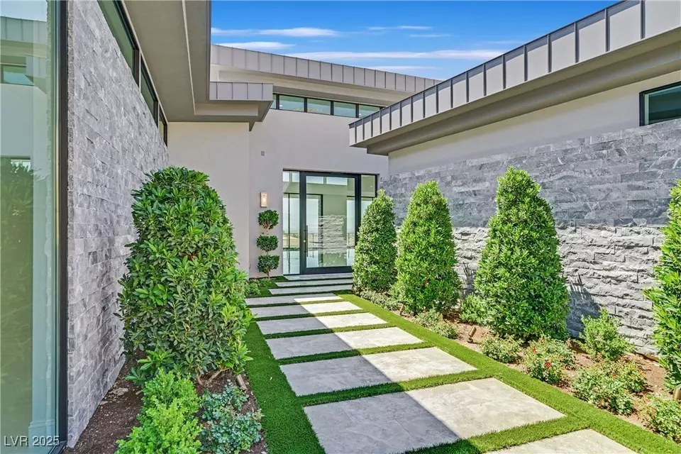 Exterior - 641 Majestic Rim Dr, Henderson, NV 89012 photo 2 of 12