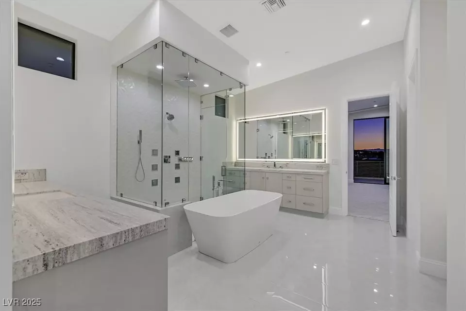 Bath - 641 Majestic Rim Dr, Henderson, NV 89012 photo 2 of 2