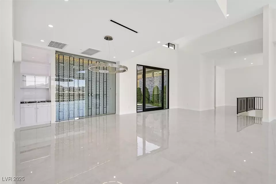 Living - 641 Majestic Rim Dr, Henderson, NV 89012 photo 5 of 10