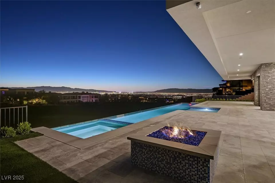 Exterior - 641 Majestic Rim Dr, Henderson, NV 89012 photo 8 of 12