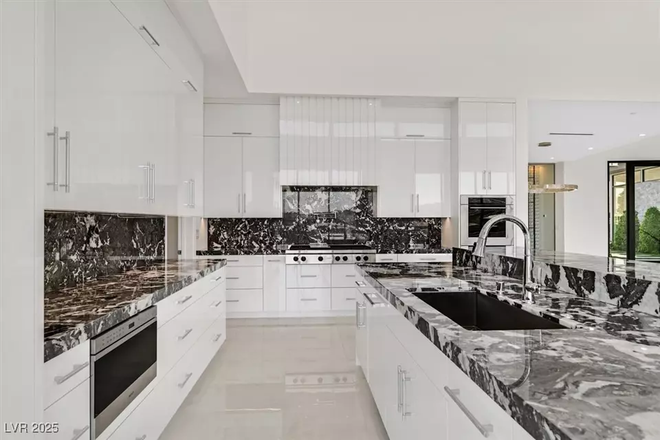 Kitchen - 641 Majestic Rim Dr, Henderson, NV 89012 photo 3 of 5